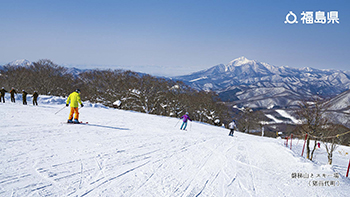 磐梯山とスキー場（猪苗代町）