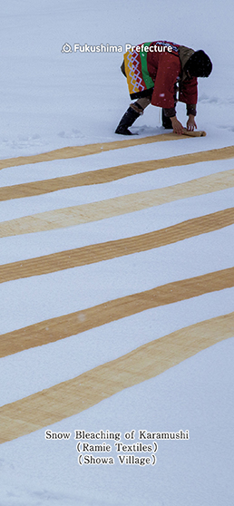 Snow Bleaching of Karamushi (Ramie Textiles) (Showa Village)