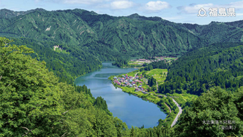 大志集落と只見川（金山町）